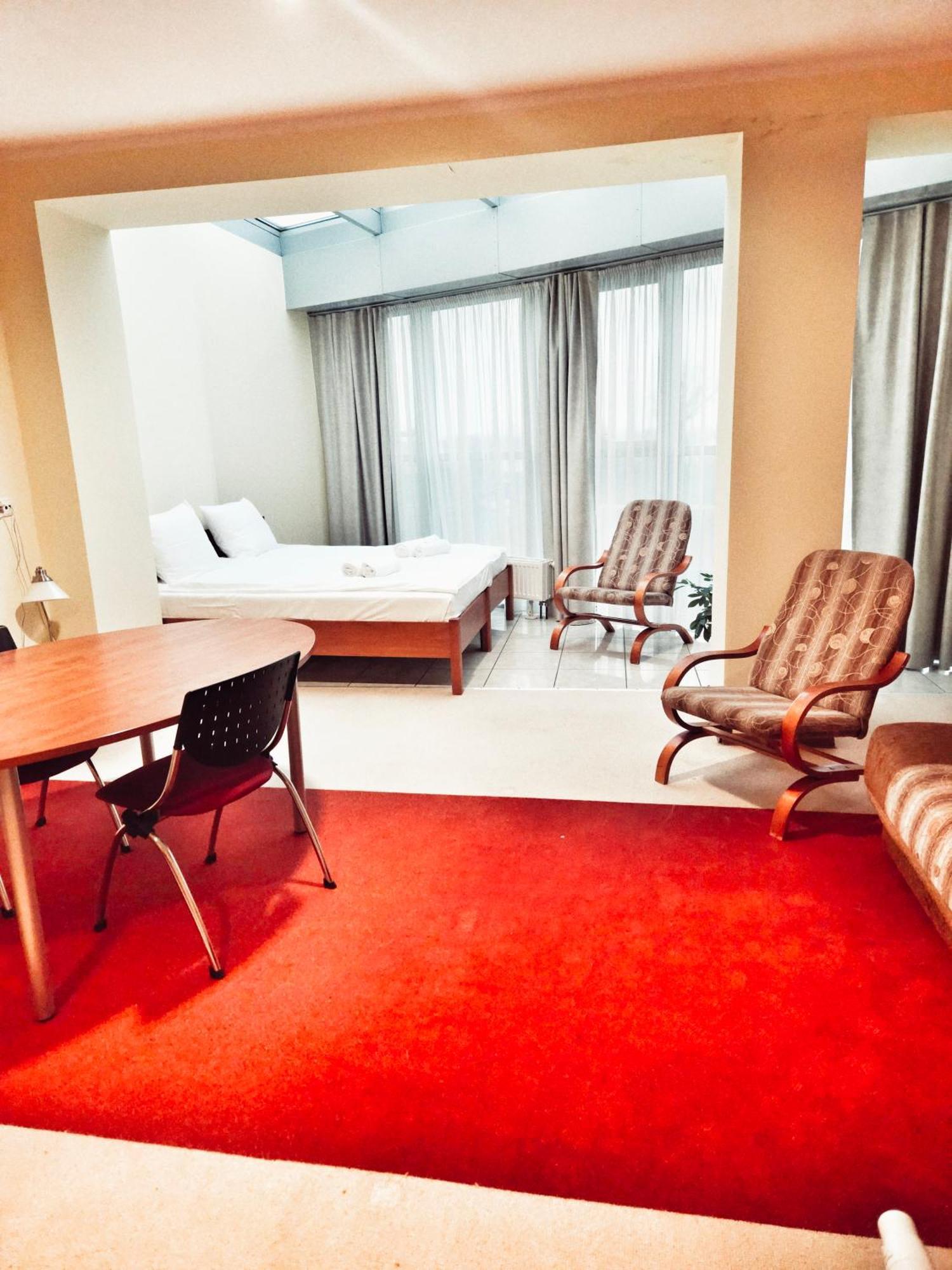 Hotel I Restauracja W Luboniu Екстериор снимка