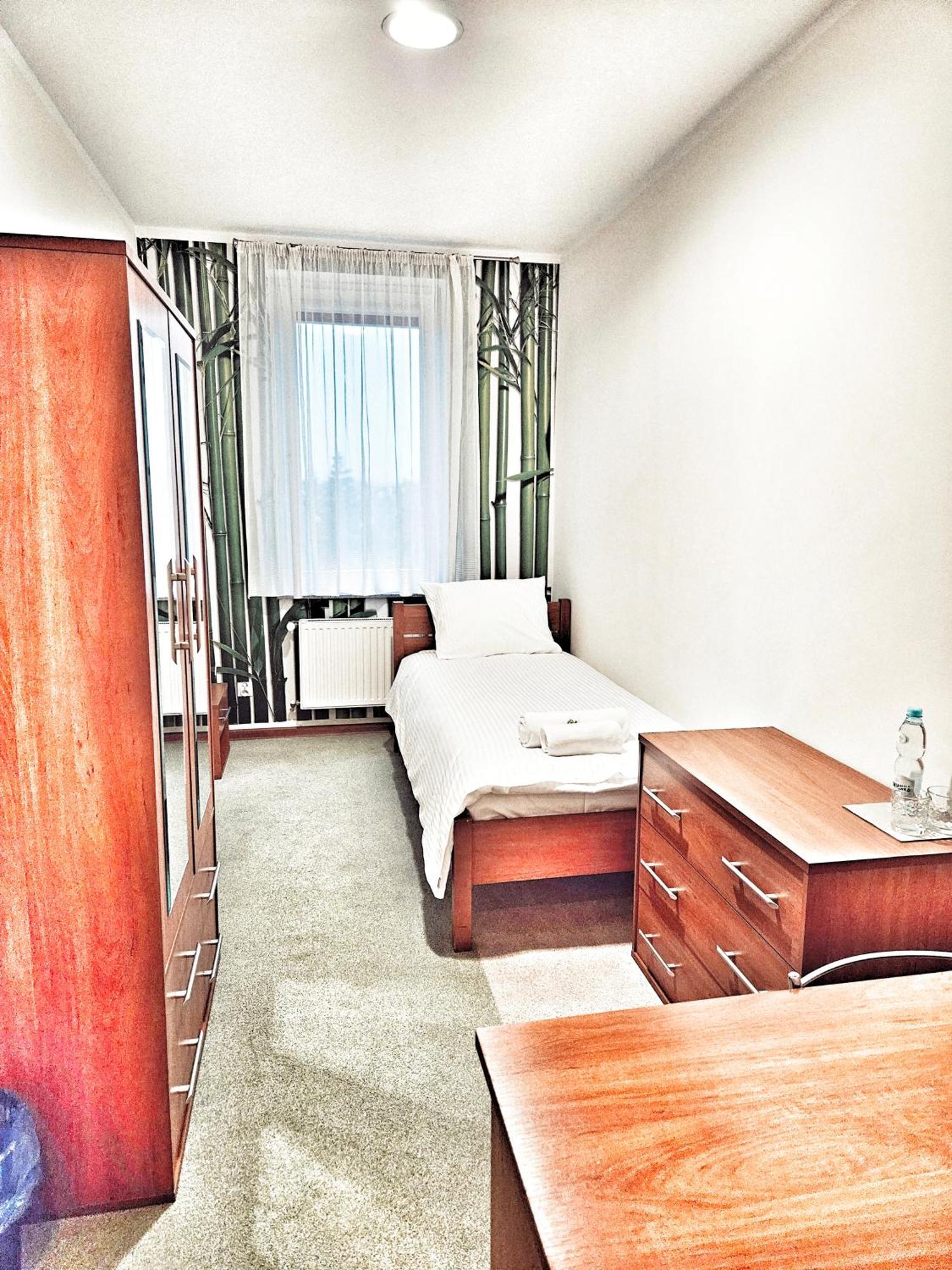 Hotel I Restauracja W Luboniu Екстериор снимка