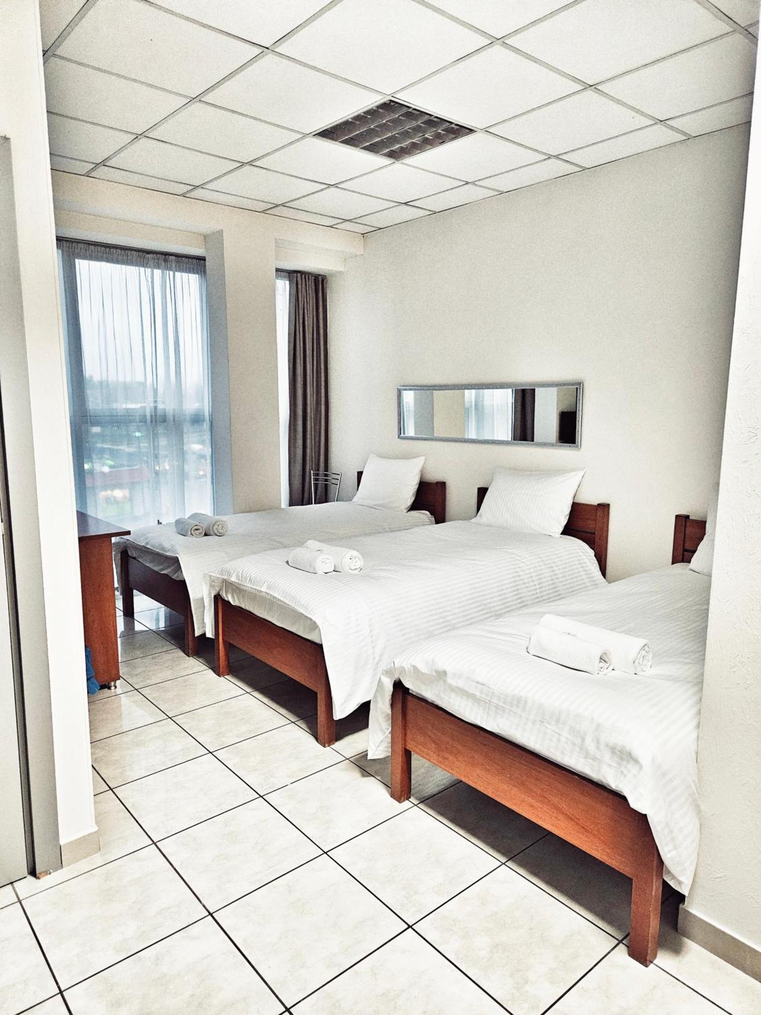 Hotel I Restauracja W Luboniu Екстериор снимка