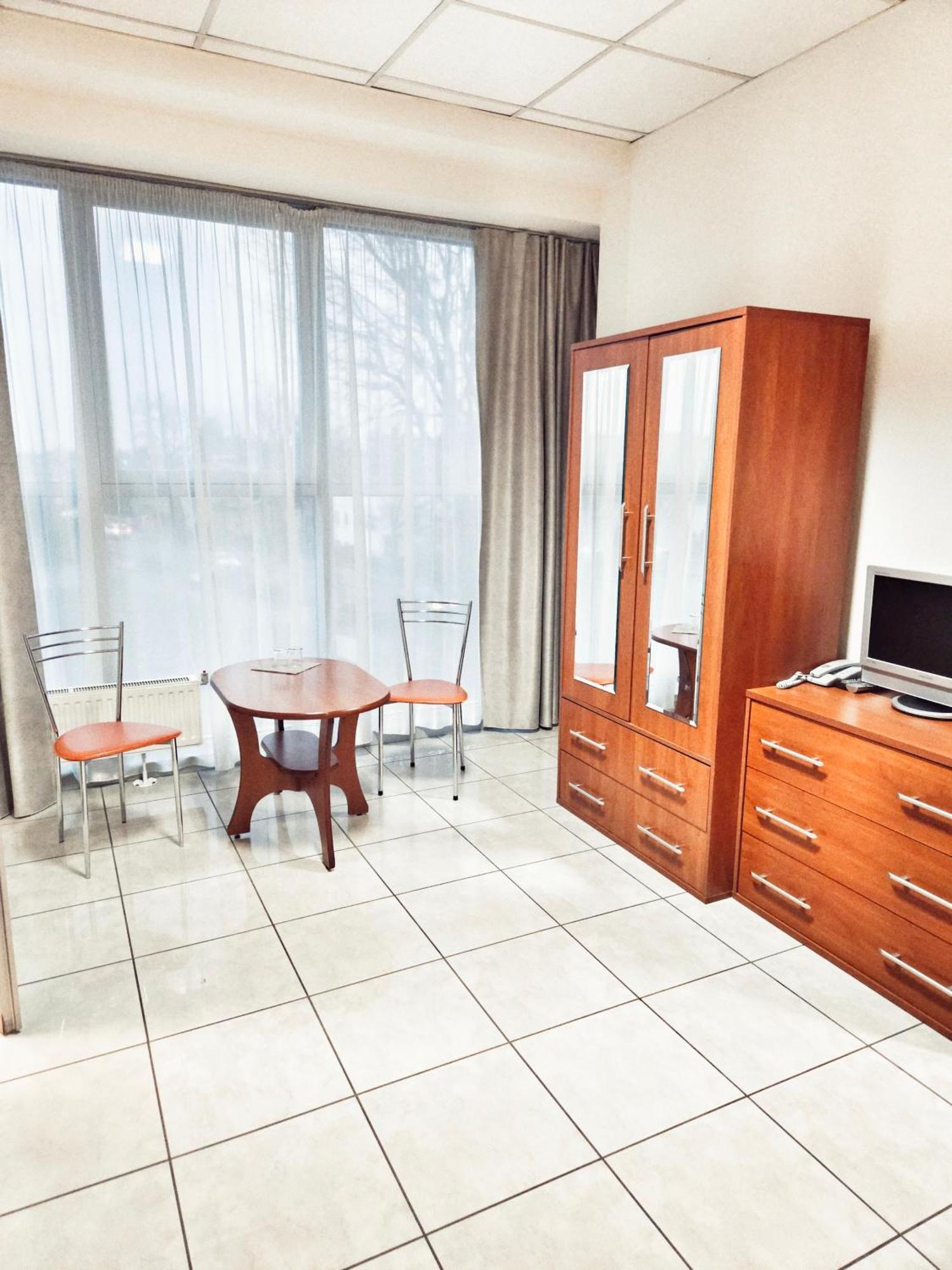 Hotel I Restauracja W Luboniu Екстериор снимка