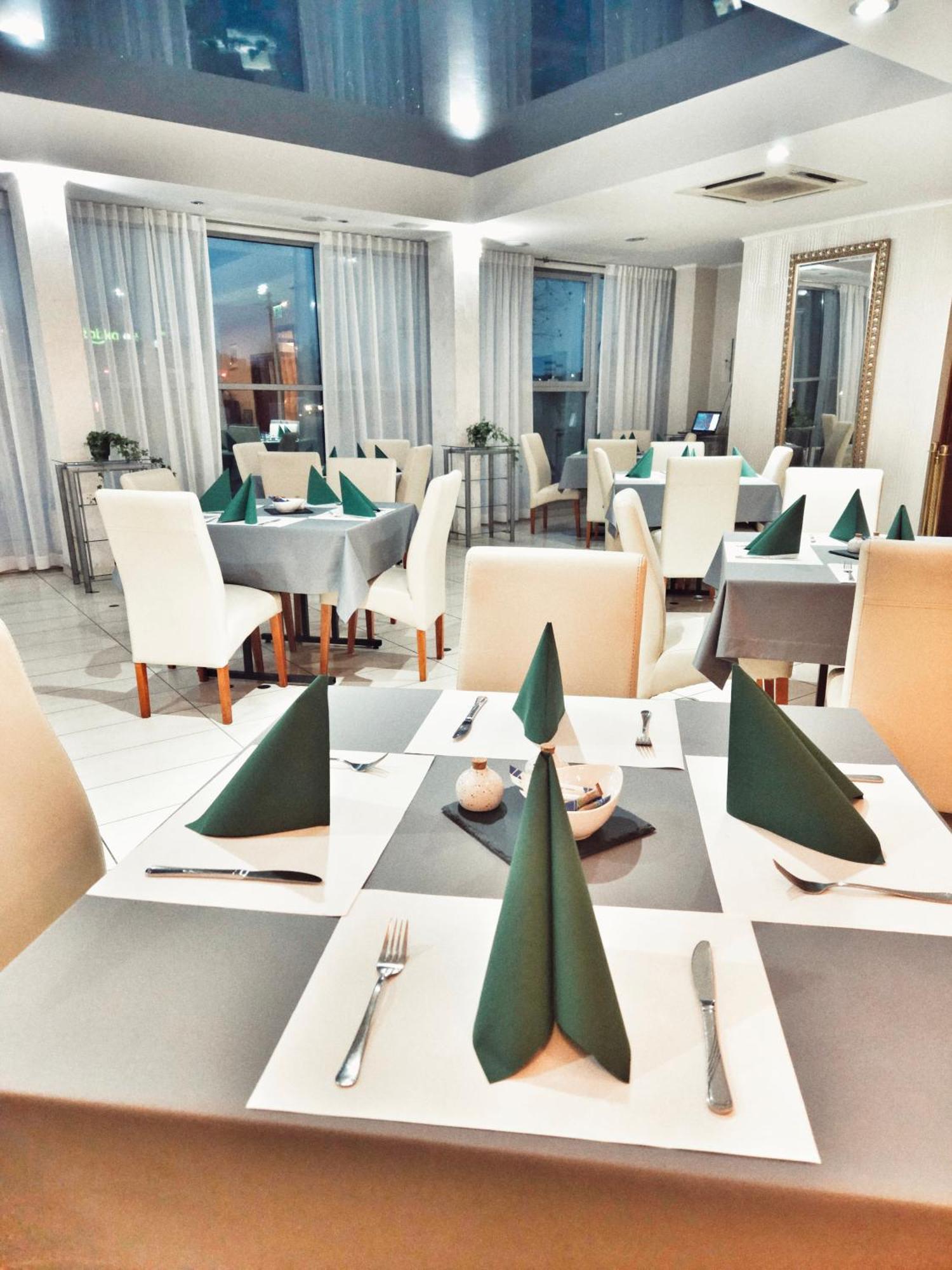 Hotel I Restauracja W Luboniu Екстериор снимка