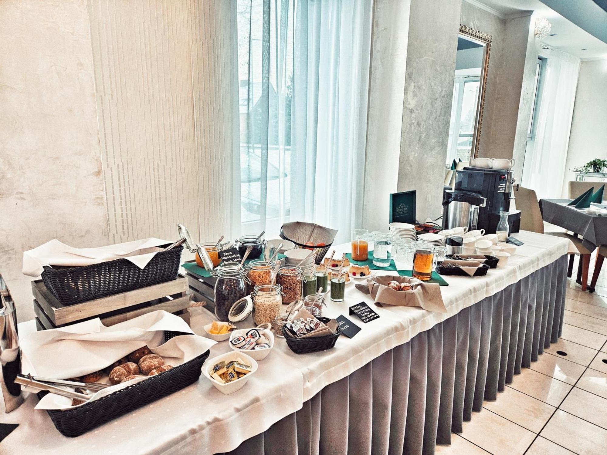 Hotel I Restauracja W Luboniu Екстериор снимка