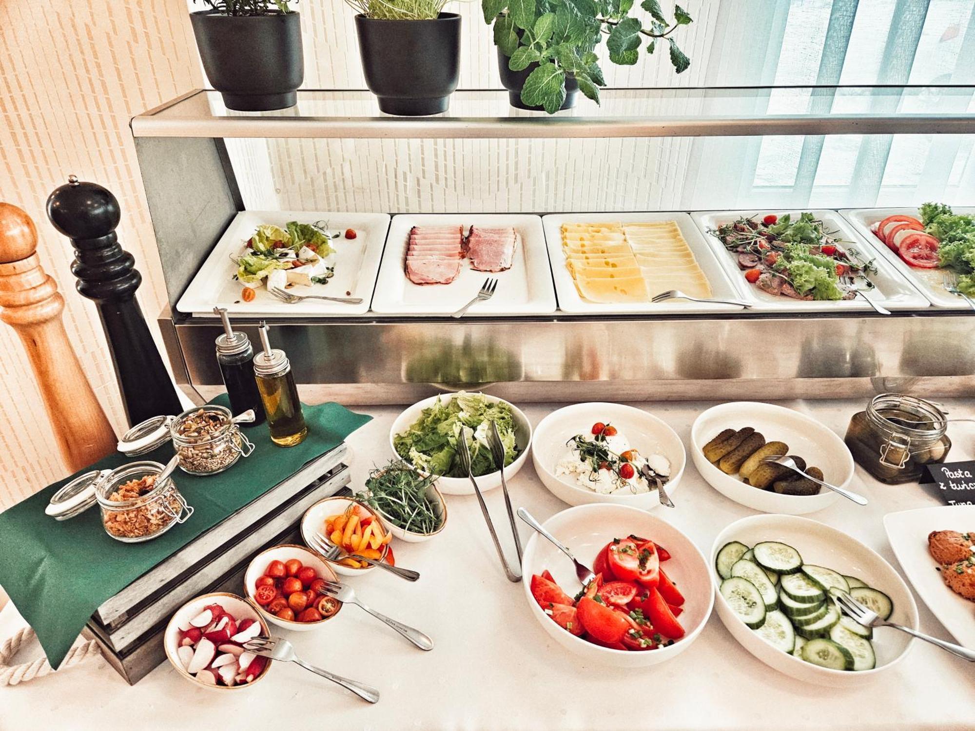 Hotel I Restauracja W Luboniu Екстериор снимка